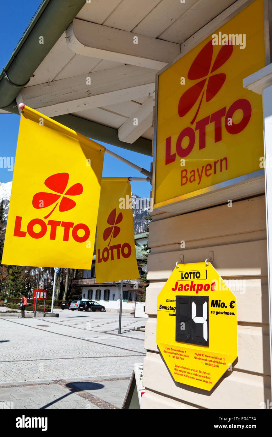 Oberfläche mit rotem Kleeblatt für die staatliche Lotterie-Gesellschaft, Werbeflaeche Mit Rotem Kleeblatt Fuer sterben Staatliche Lott Werbung Stockfoto