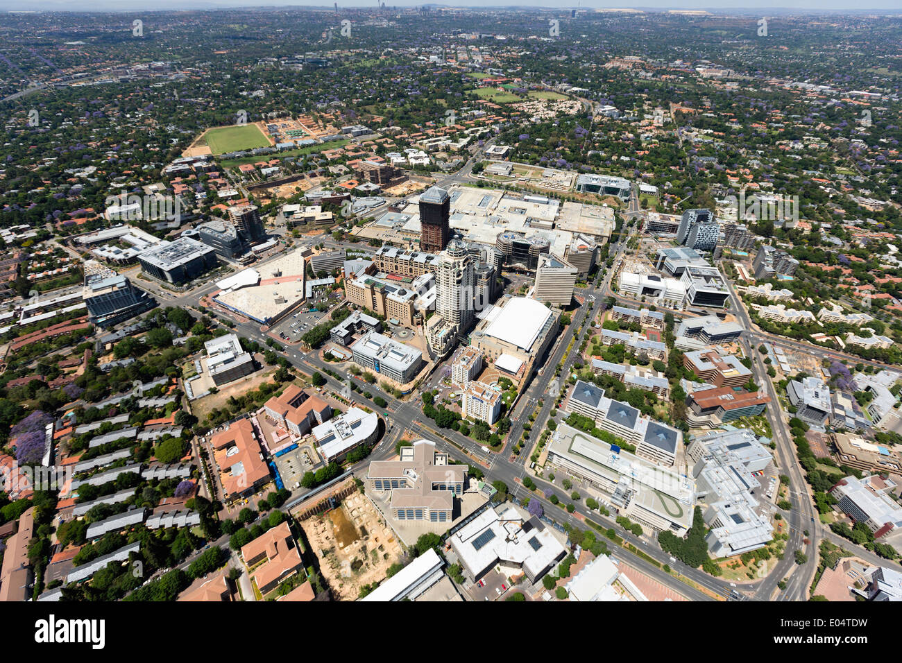 Luftaufnahme von Hochhäusern Sandton, Johannesburg, Südafrika. Stockfoto