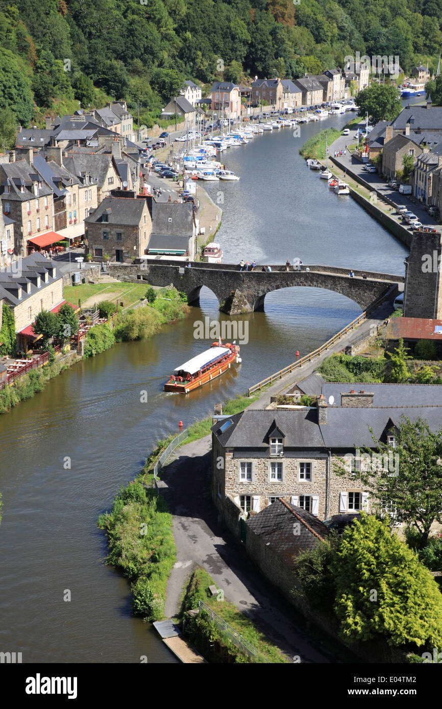 Mittelalterliche Stadt von Dinan und seine gotische Brücke auf der Rance, Bretagne, Frankreich Stockfoto