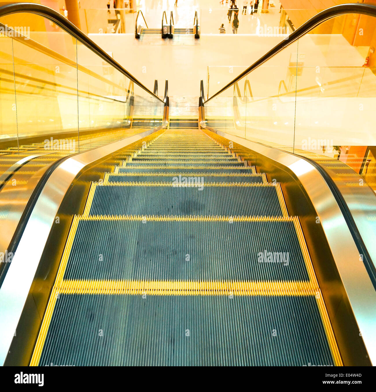 Rolltreppe an der u-Bahnstation Stockfoto