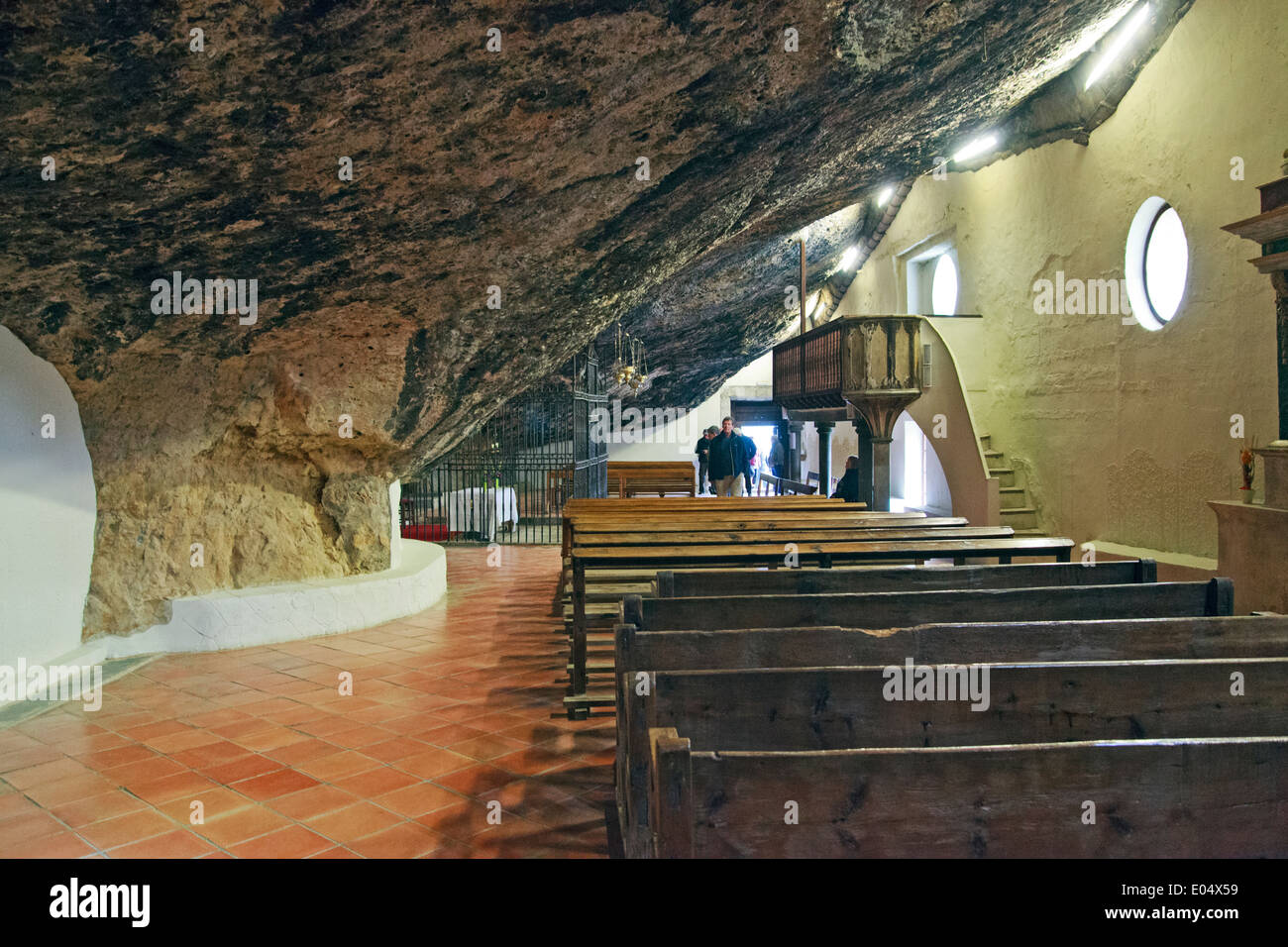 Heiligtum der Virgen De La Balma inmitten der Höhle in der Nähe von Zorita del Maestrargo, Castellon, Spanien Stockfoto