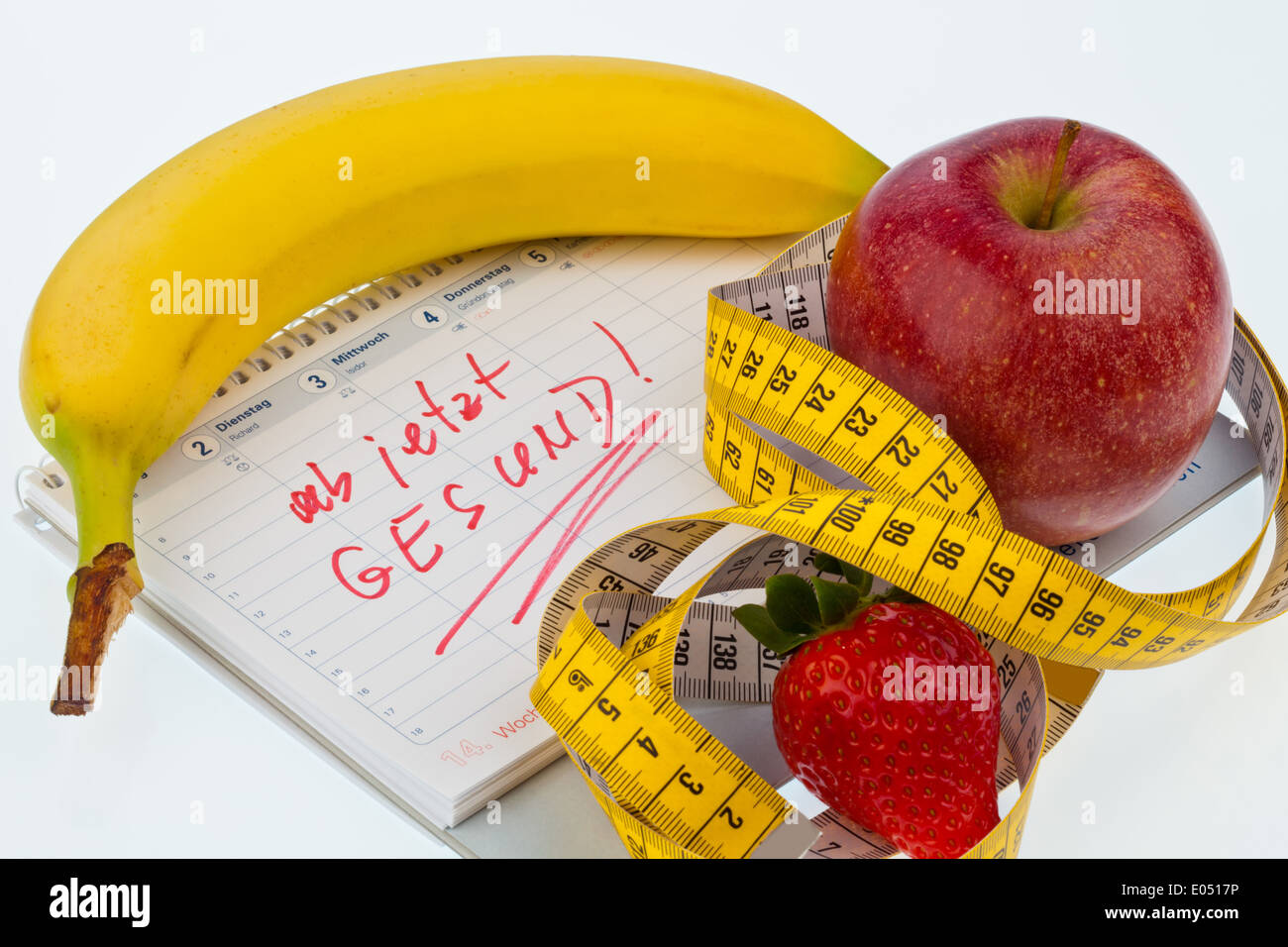 Apple, Dimension Klebeband und Kalender. Gute Absicht, die gesunde Ernährung, Apfel, Massband Und Kalender. Guter Vorsatz Zur Gesunden Stockfoto