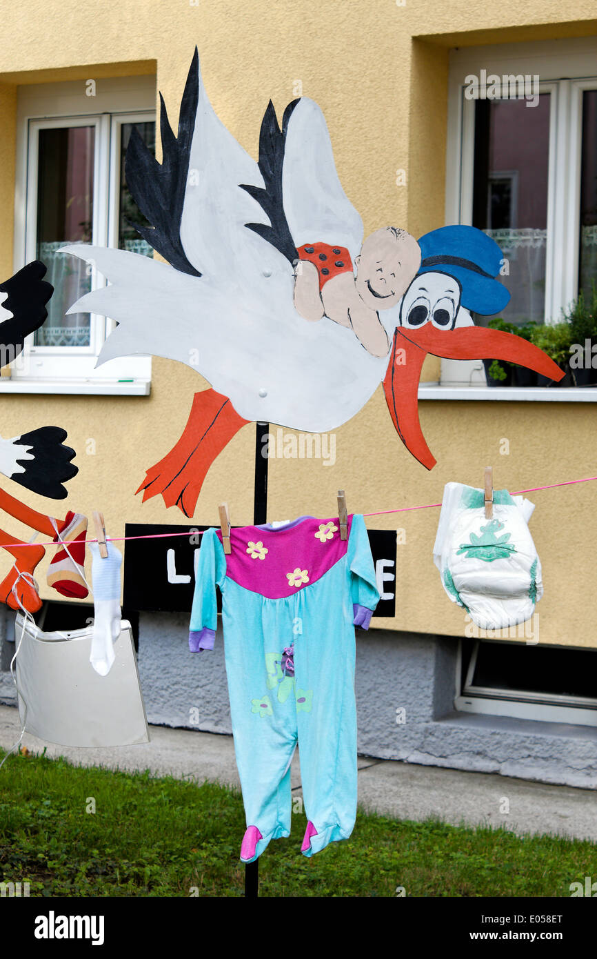 Ein Storch als Symbol für neugeborenes Kind, Ein Storch als Symbol Fuer Neugeborenes Art Stockfoto