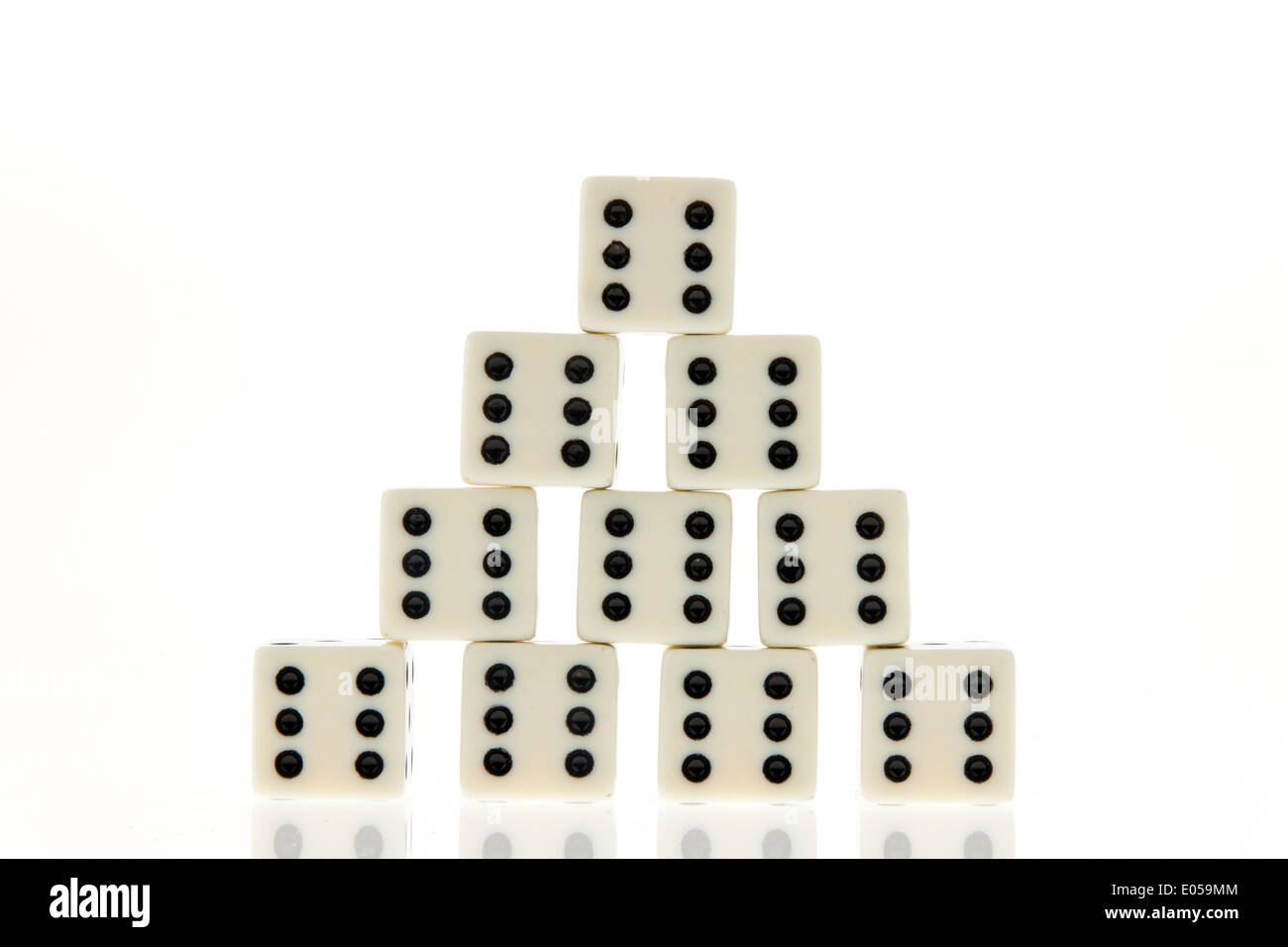 Viele Würfel eines Theaterstücks. Sechser. Viel Glück und Erfolg in den spielen, Viele Wuerfel Eines Spieles. Sechser. Glueck Und Erfolg Im Spiel. Stockfoto