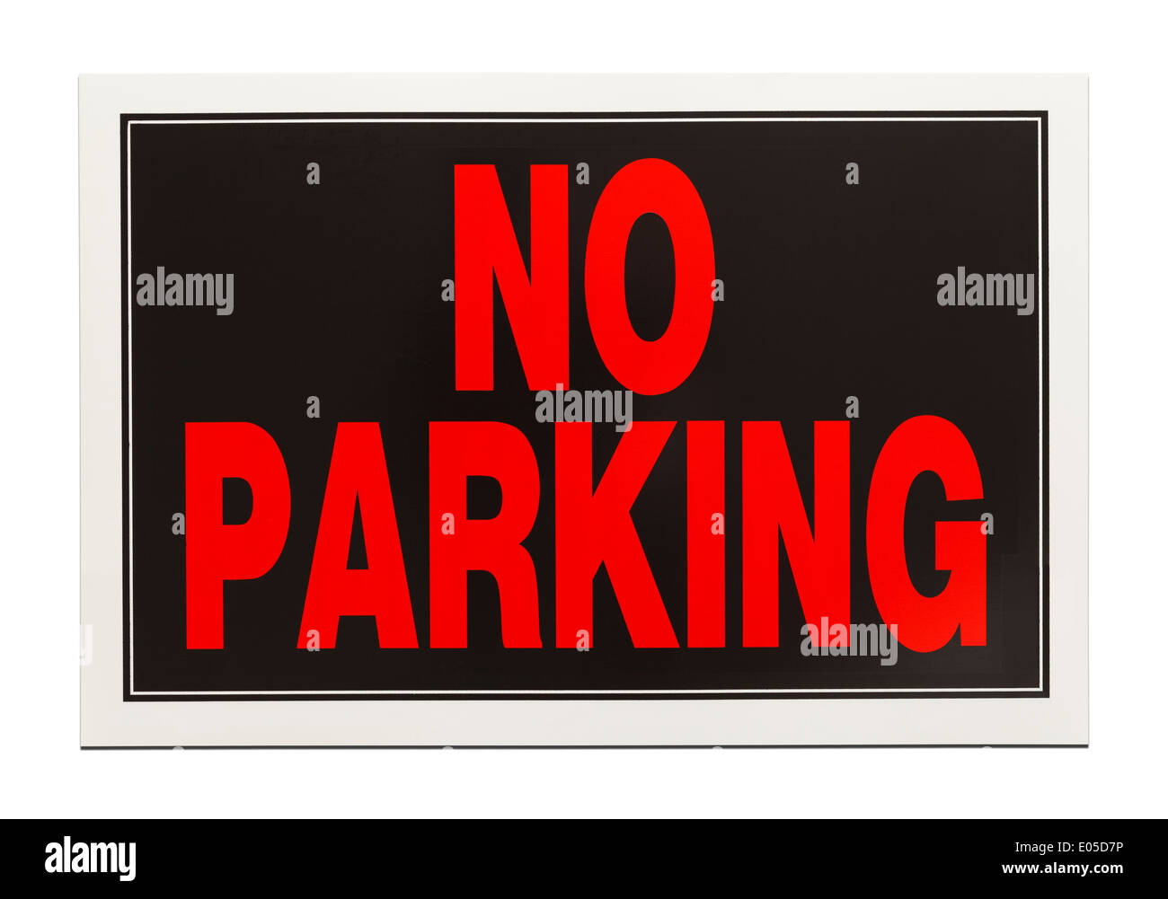 Schwarze und rote Kunststoff isoliert kein Parkplatz Zeichen auf weißem Hintergrund. Stockfoto