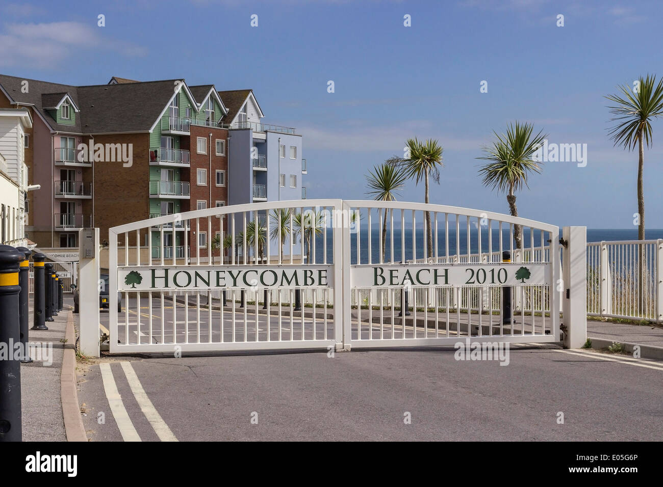 Honeycombe Beach Apartments Eingangstor, Boscombe, Dorset, England, Großbritannien Stockfoto
