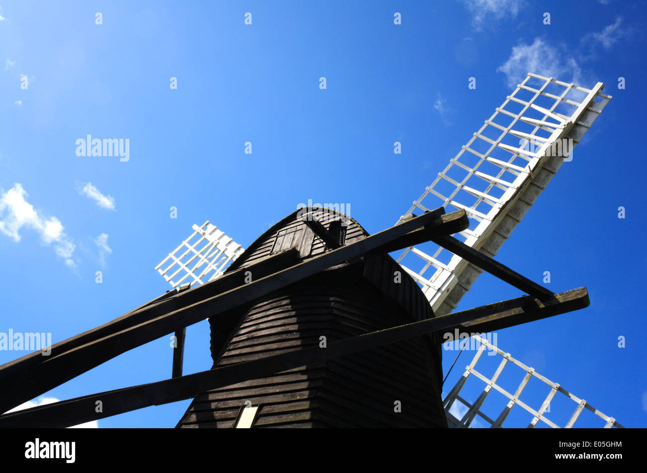 Ein Blick auf die Kappe und Segel Herringfleet Kittel Entwässerung Mühle in Herringfleet, Suffolk, England, Vereinigtes Königreich. Stockfoto