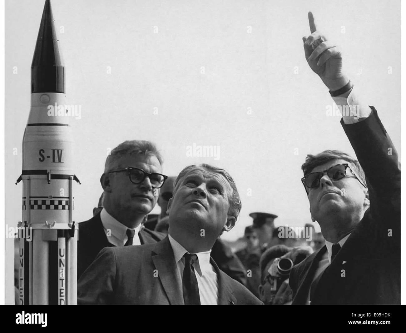 NASA-Administrator Stellvertreter Robert Seamans, von Braun und Präsident Kennedy in Cape Canaveral Stockfoto