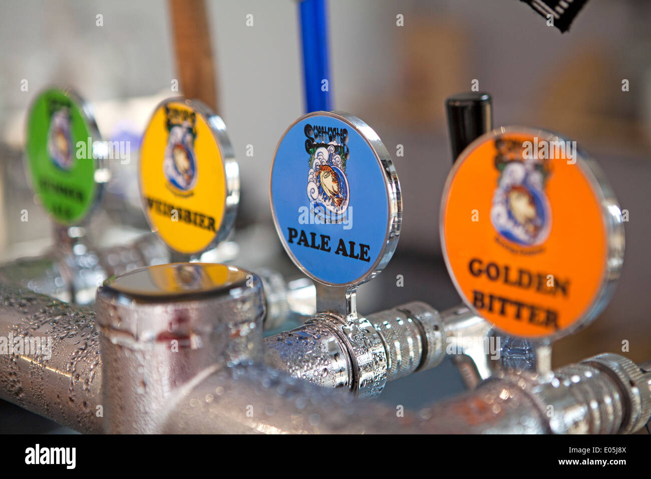 Bier-Hähne auf der Sweetwater Brewing Company Stockfoto