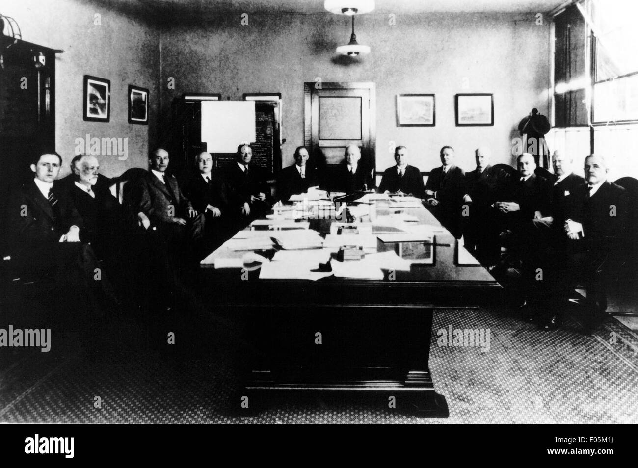 Die Gründungsväter des National Advisory Committee for Aeronautics (NACA) waren maßgeblich an der Gründung der Raumfahrtforschungsprogramme der NASA beteiligt. Ihre frühen Beiträge bildeten die Grundlage für die Bemühungen der Vereinigten Staaten um die Weltraumforschung. Stockfoto