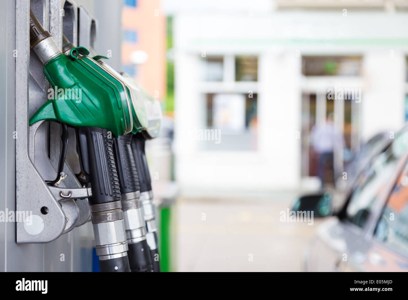 Kraftstoffpumpe in einer Tankstelle. Stockfoto