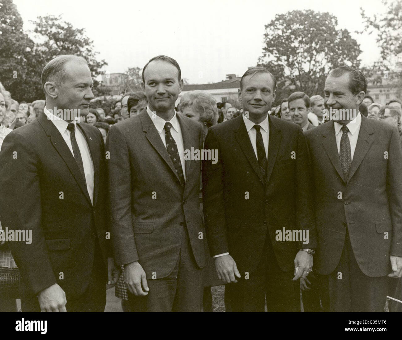 Präsident Nixon trifft die Astronauten von Apollo 11 auf dem Rasen des weißen Hauses Stockfoto