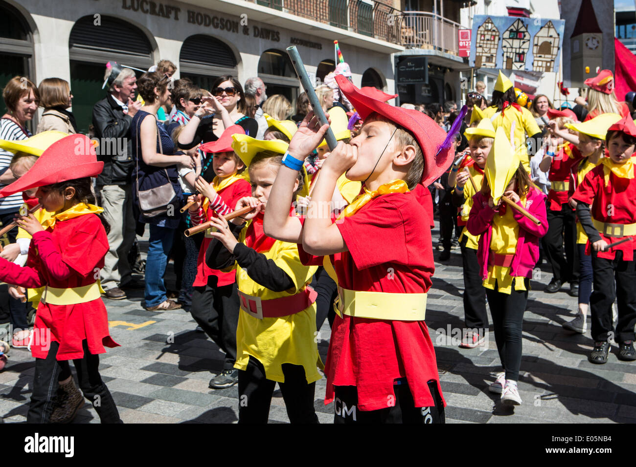 Childrens Parade zum Jahresbeginn das Brighton Festival 2014 Stockfoto
