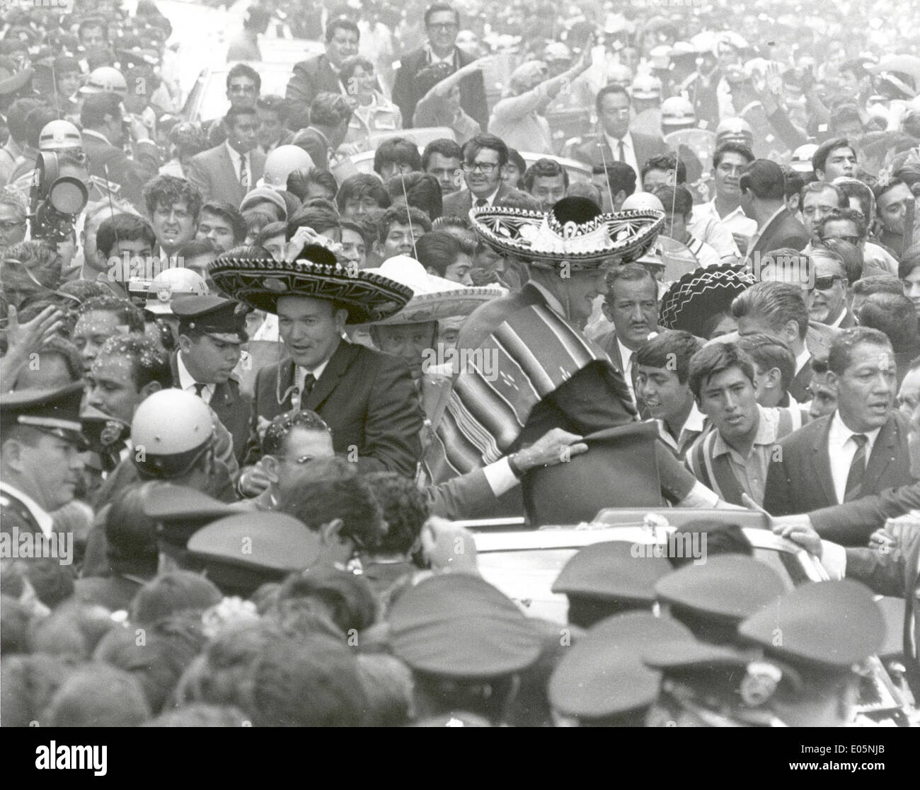 Apollo 11 Astronauten von Tausenden In Mexiko-Stadt Parade wimmelte. Stockfoto