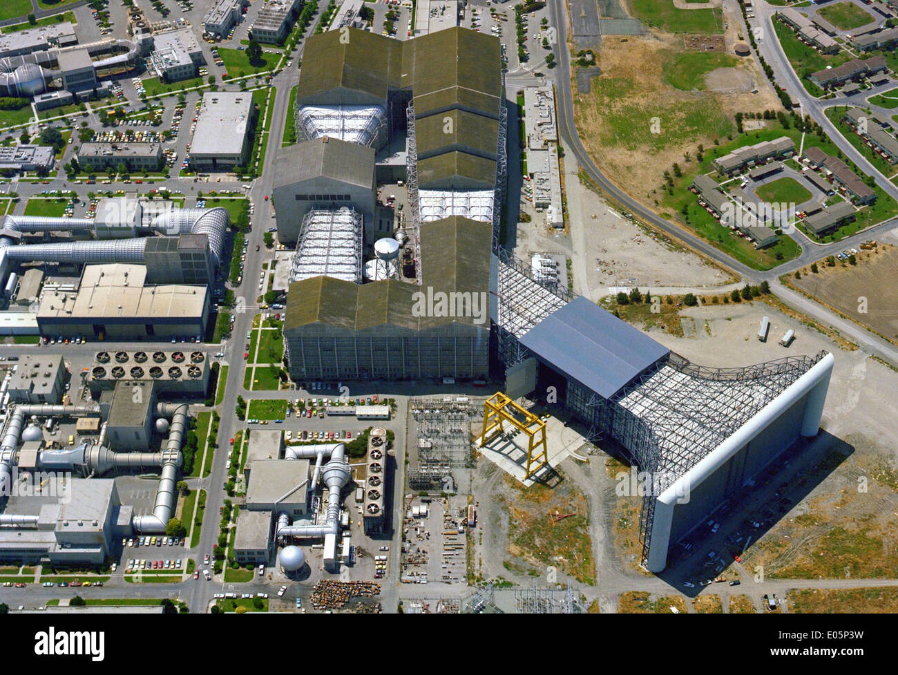 Der National Full-Scale Tunnel Aerodynamics Complex der NASA ist eine kritische Versuchsanlage für die Aerodynamik-Forschung, die dazu dient, den Luftstrom zu untersuchen und Flugzeugkonstruktionen in einer Großumgebung zu testen. Stockfoto