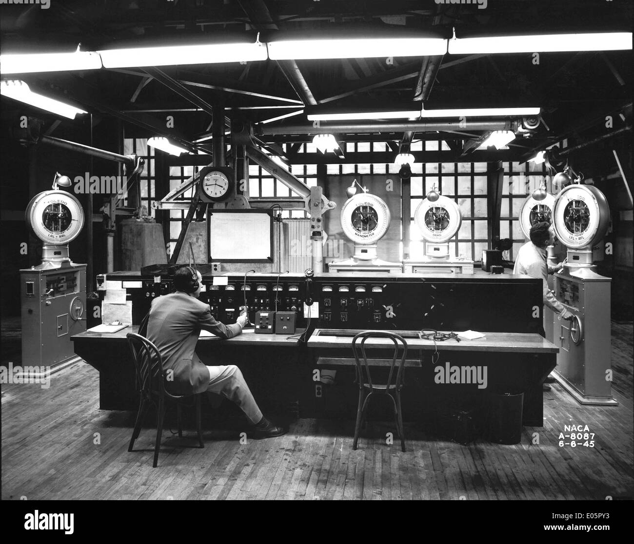 Ein historischer Windkanal mit 40x80 Abmessungen, der für Tests und Forschungsarbeiten der NASA in der Luft- und Raumfahrt genutzt wurde und zu Fortschritten in der Weltraumforschung und Aerodynamik beiträgt. Stockfoto