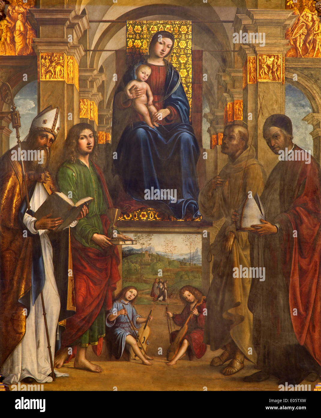 Bologna - Madonna und die Heiligen Laurentius Costa (1497) von Seitenaltar in der Kirche San Giovanni in Monte. Stockfoto