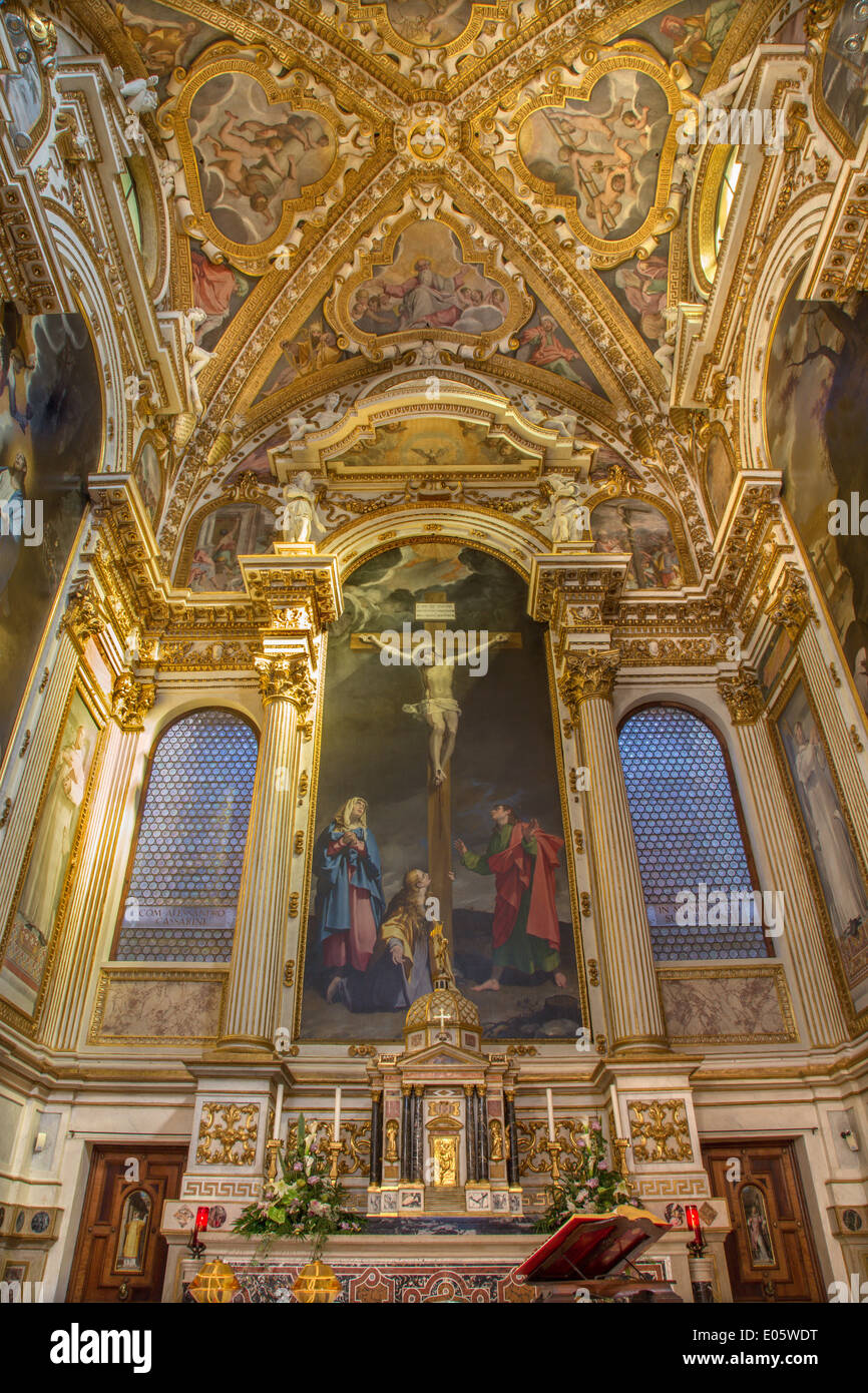 BOLOGNA, Italien - 17. März 2014: Hauptaltar und Presbyterium der barocken Kirche San Girolamo della Certosa. Stockfoto
