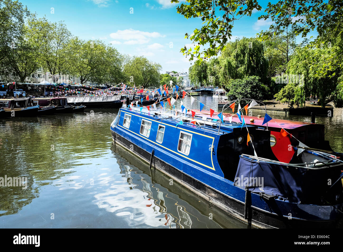 Klein-Venedig, London, UK. 3. Mai 2014. Organisiert durch das Inland Waterways Association Canalway Kavalkade Jahresfeier findet über die May Day Feiertag zu klein-Venedig, Paddington, London. Über 100 bunte Kanalboote sind bei dieser traditionellen Veranstaltung.  Fotograf: Gordon Scammell/Alamy Live-Nachrichten Stockfoto