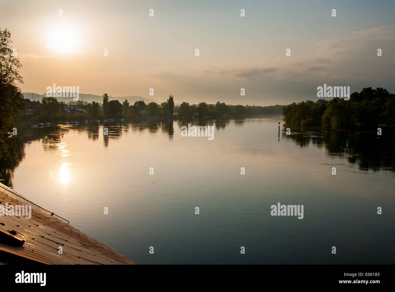 Ein malerischer Blick auf eine Rhein Fluss Oxbow am frühen Morgen, nur ein wenig vorbei dawn Stockfoto