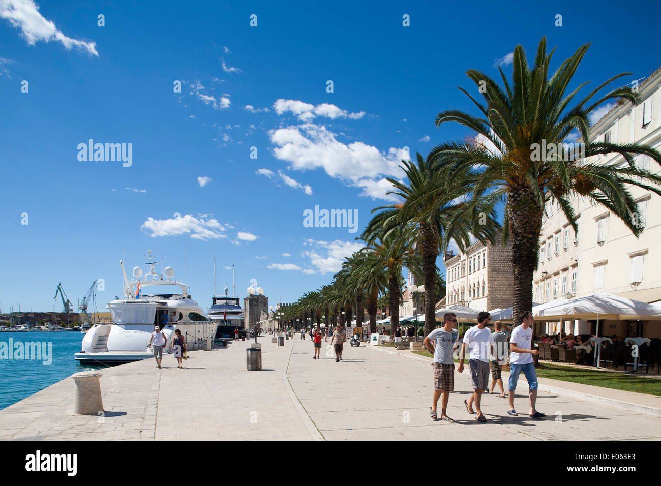 Promenade, Trogir, Dalmatien, Kroatien, Europa Stockfoto