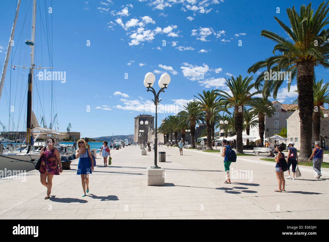 Promenade, Trogir, Dalmatien, Kroatien, Europa Stockfoto