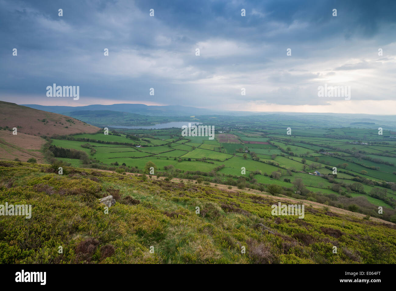 Blick Richtung Llangorse See von Mynydd Llangorse, Brecon Beacons National Park, Wales Stockfoto