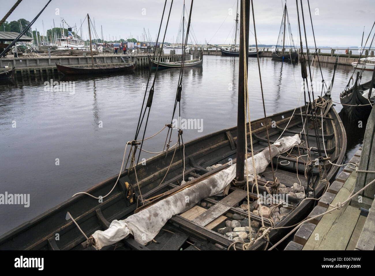 Repliken von Viking Langschiffe, Wikingerschiff-Museum, Roskilde, Dänemark Stockfoto