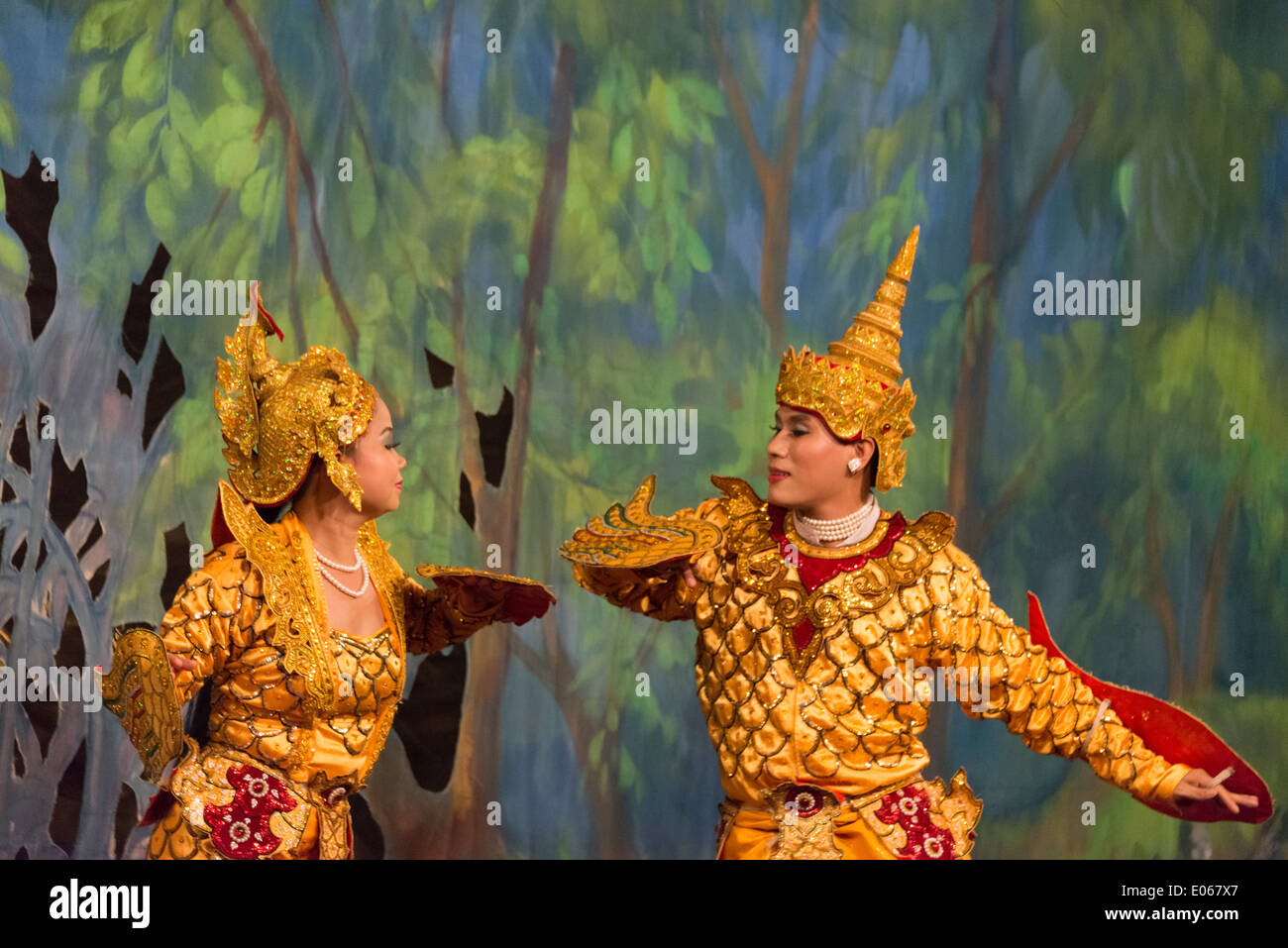 Traditionelle Tanzvorführung, Yangon, Myanmar Stockfoto