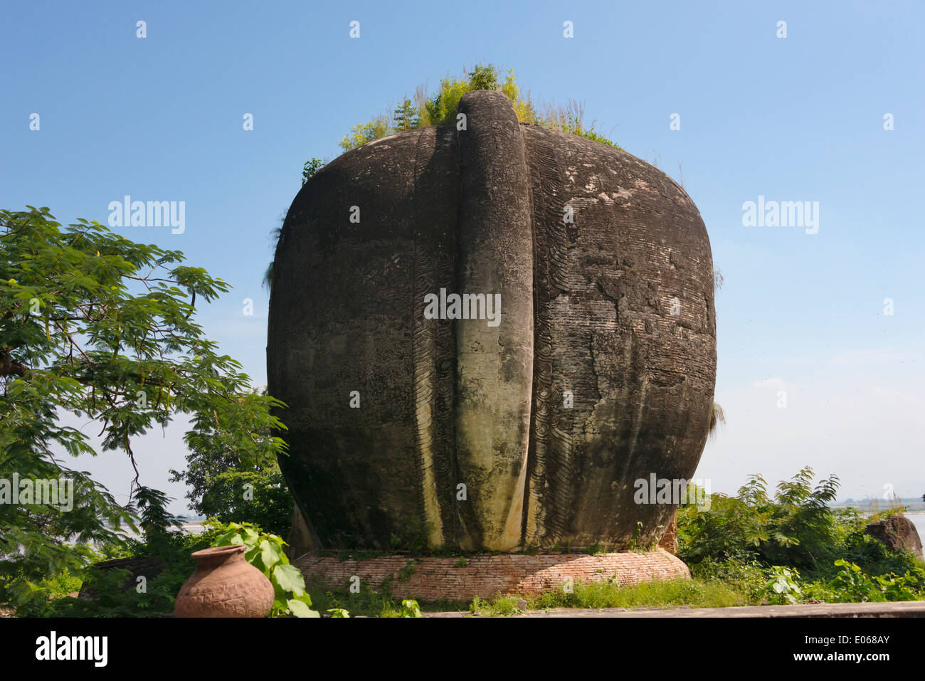 Körper einer riesigen Löwe Skulptur zerstört durch Erdbeben, Mingun, Myanmar Stockfoto