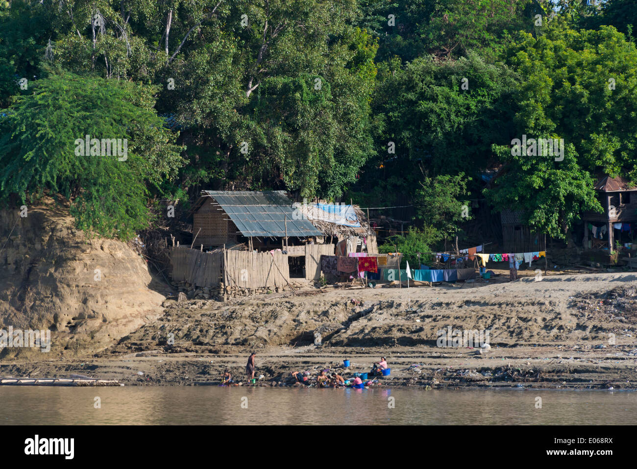Dorf entlang des Ayarwaddy River, Bagan, Myanmar Stockfoto