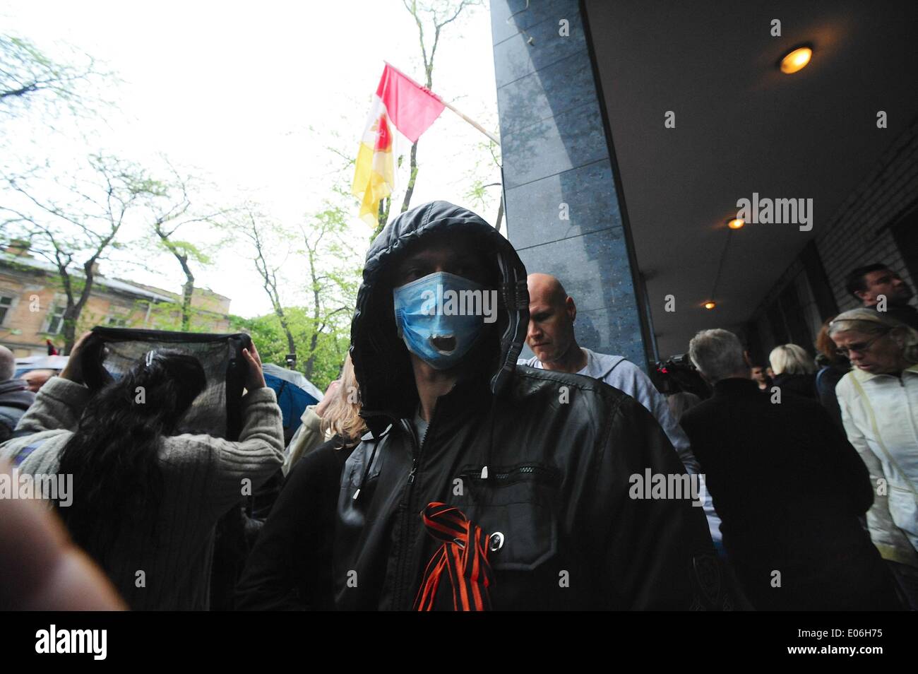 Odessa, Ukraine. 4. Mai 2014. Pro-Russen Angriff Odessa Polizeipräsidium. Auseinandersetzungen kommen als handelnde PM Arsenly Yatsenyuk Odessa besucht. Die Demonstranten fordern verhafteten nach freitags Unruhen werden freigegeben Credit: Gail Orenstein/ZUMAPRESS.com/Alamy Live News Stockfoto