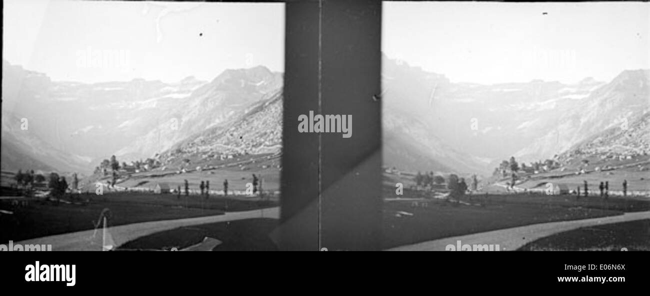 Ein stereoskopisches Foto vom August 1906 des Cirque de Gavarnie, das die dramatischen Klippen und das natürliche Amphitheater in den französischen Pyrenäen zeigt. Stockfoto
