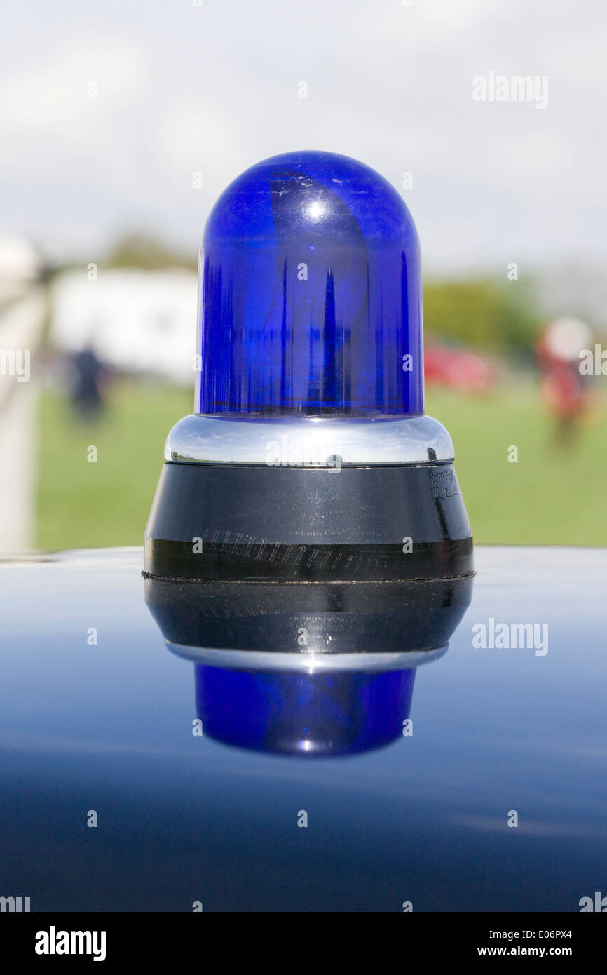Blaue Polizei Licht auf alte Polizei-Oldtimer Stockfotografie - Alamy