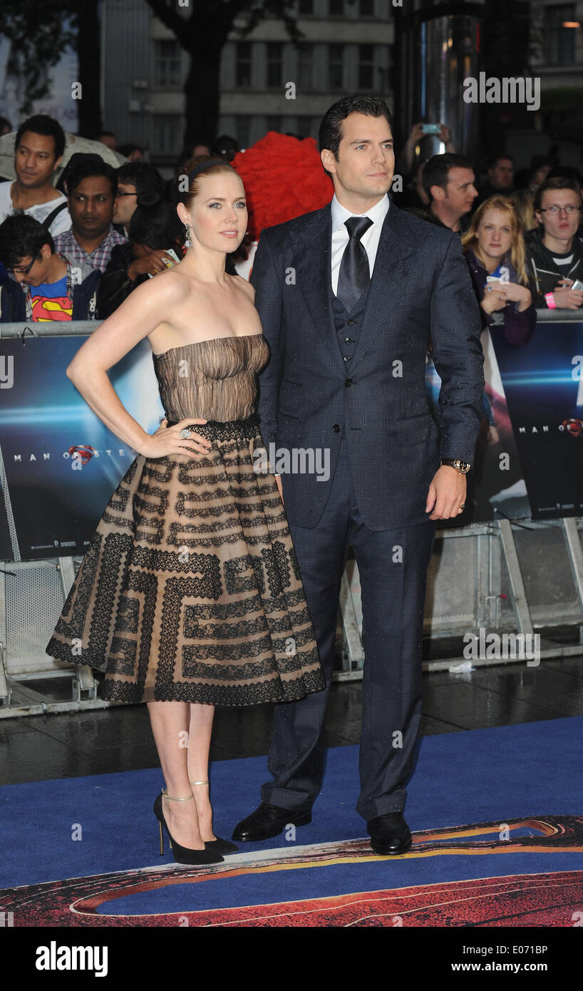 London, UK, UK. 12. Juni 2013. Amy Adams und Henry Cavil kommt für die UK-Premiere von "Man of Steel" im Odeon Leicester Square. © Ferdaus Shamim/ZUMA Wire/ZUMAPRESS.com/Alamy Live-Nachrichten Stockfoto