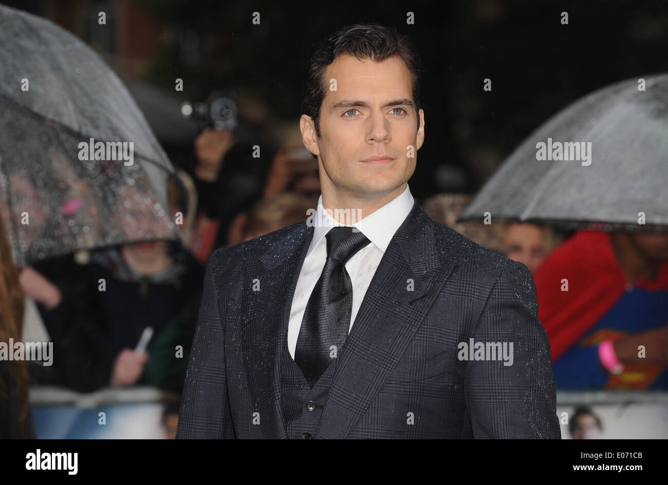 London, UK, UK. 12. Juni 2013. Henry Cavil kommt für die UK-Premiere von "Man of Steel" im Odeon Leicester Square. © Ferdaus Shamim/ZUMA Wire/ZUMAPRESS.com/Alamy Live-Nachrichten Stockfoto