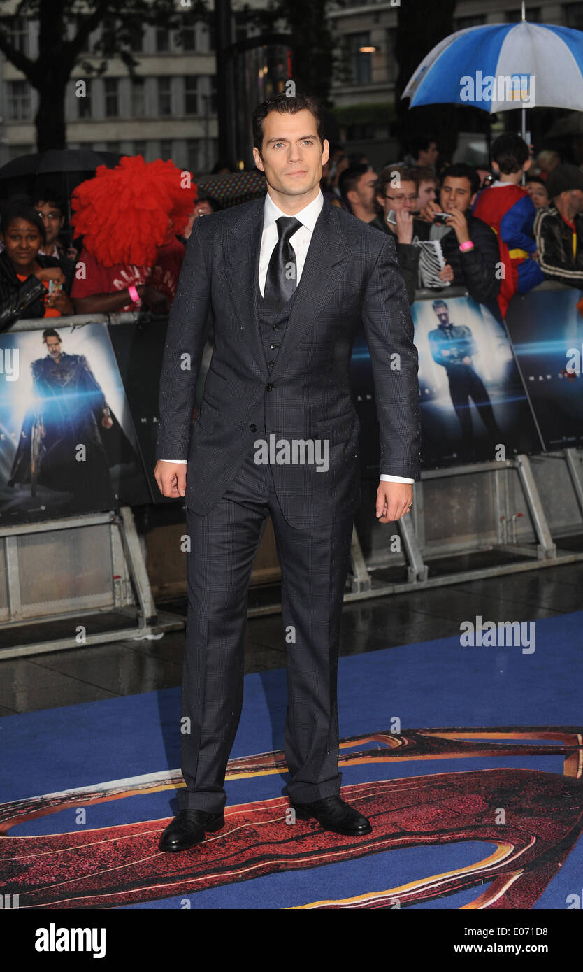 London, UK, UK. 12. Juni 2013. Henry Cavil kommt für die UK-Premiere von "Man of Steel" im Odeon Leicester Square. © Ferdaus Shamim/ZUMA Wire/ZUMAPRESS.com/Alamy Live-Nachrichten Stockfoto