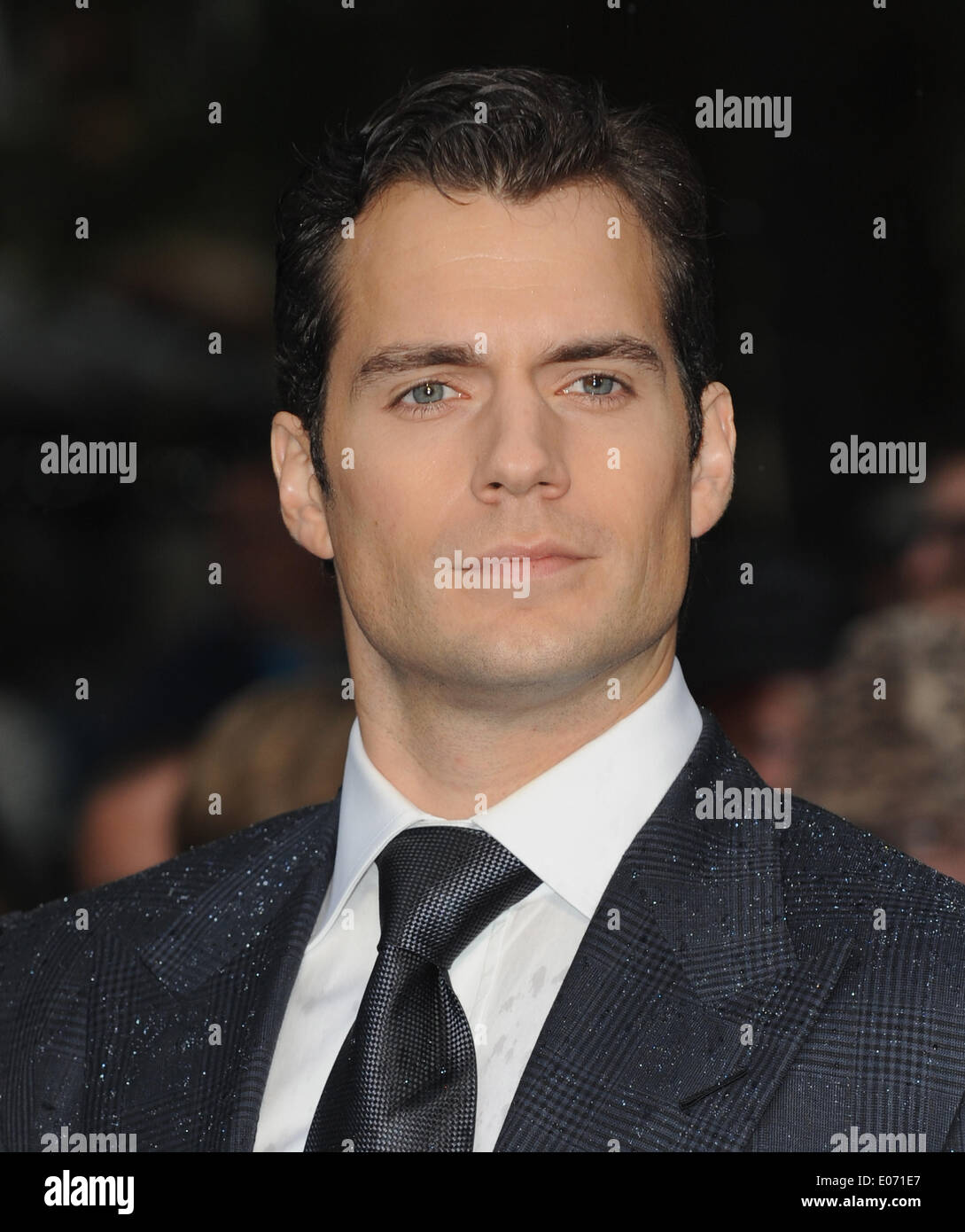London, UK, UK. 12. Juni 2013. Henry Cavil kommt für die UK-Premiere von "Man of Steel" im Odeon Leicester Square. © Ferdaus Shamim/ZUMA Wire/ZUMAPRESS.com/Alamy Live-Nachrichten Stockfoto