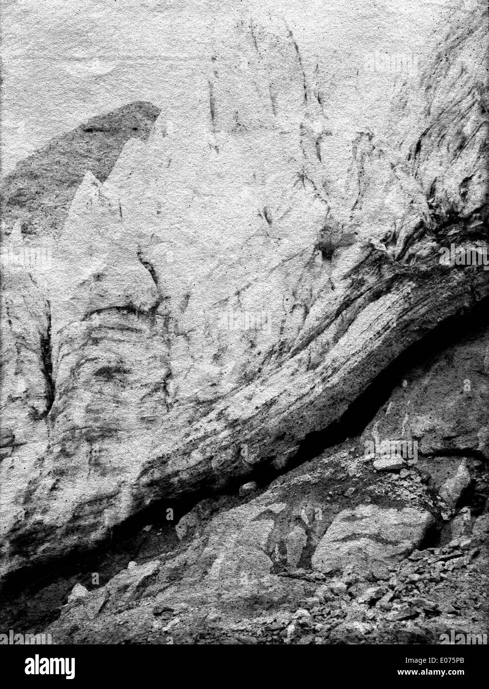 Die Aiguilles de Glace bei Gavarnie sind markante Eisgipfel in den französischen Pyrenäen. Diese Gletschernadeln sind bekannt für ihre dramatische Erscheinung und ziehen Kletterer und Bergsteiger an und tragen zum Ruf der Region als bevorzugtes Ziel für Alpinsport bei. Stockfoto