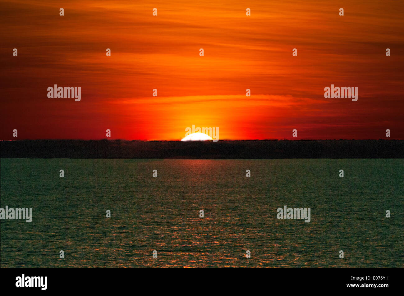 Sonnenaufgang über dem Beagle Bay, Kimberley, Western Australia, Australien Stockfoto