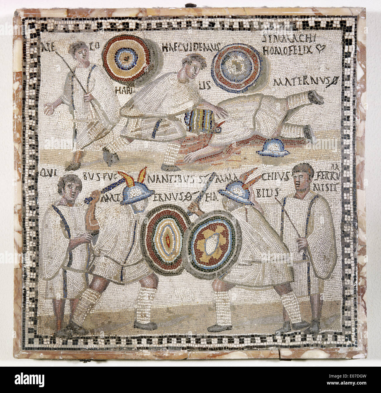 Römische Kunst. Mosaik, 4. Jahrhundert. Römischer Gladiator. Thraker. Stockfoto