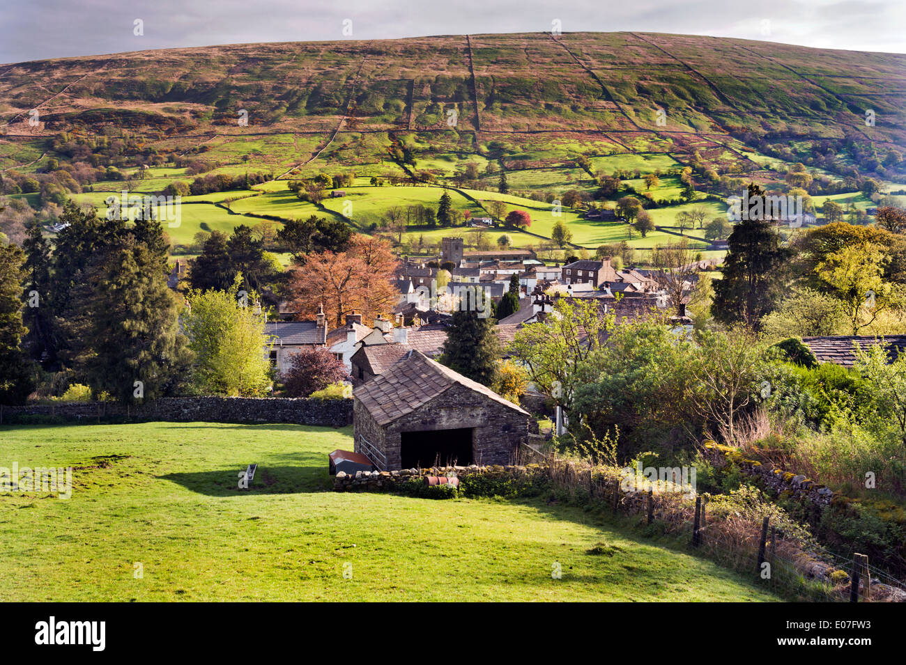 Frühlingsmorgen, befindet sich das Dorf Dent, Cumbria, UK, in der Yorkshire Dales National Park, UK. Stockfoto