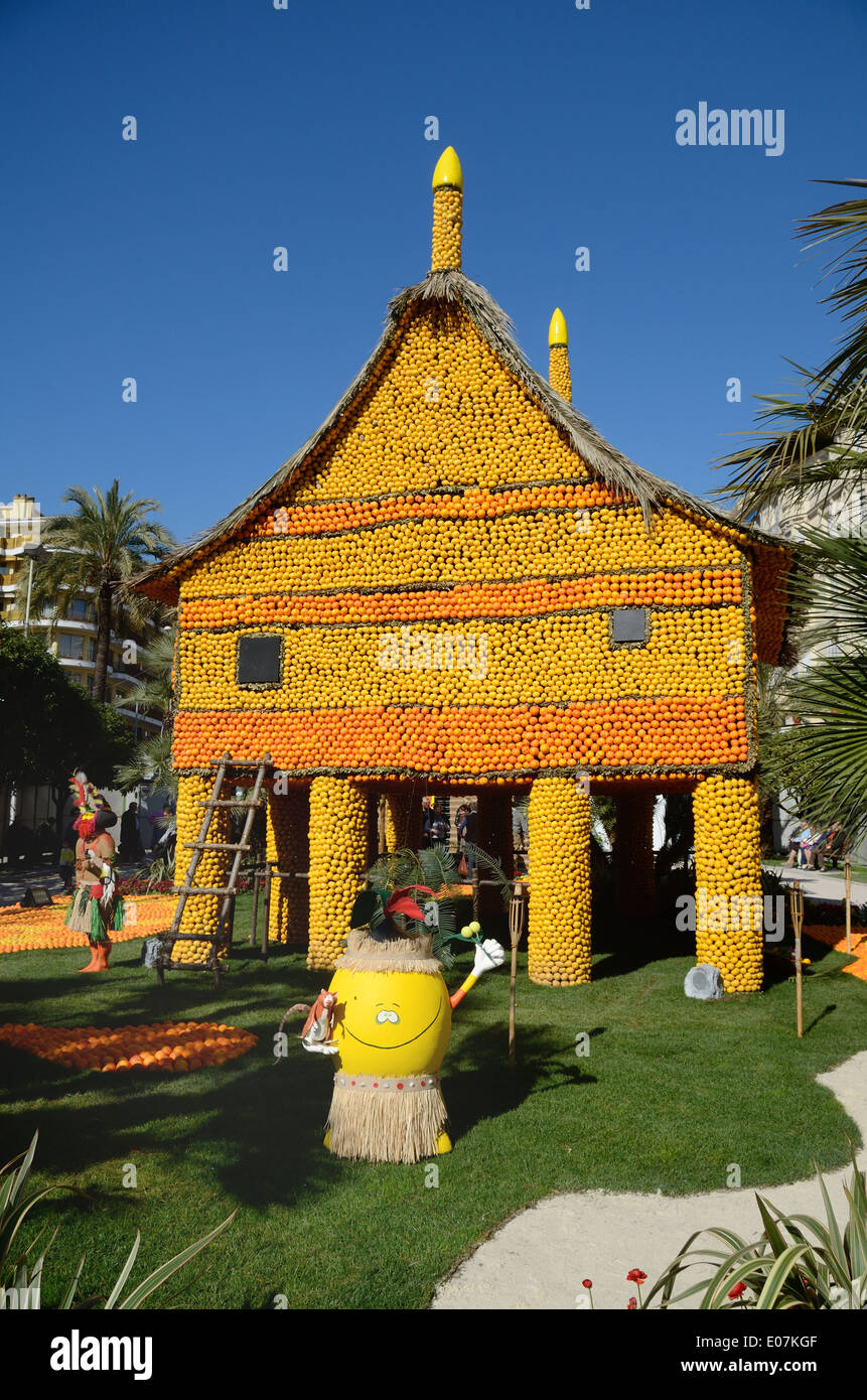 Papua-Neu-Guinea Stil Stelzenhaus von Orangen & Zitronen an das Zitronenfest Menton Alpes-Maritimes Frankreich Stockfoto