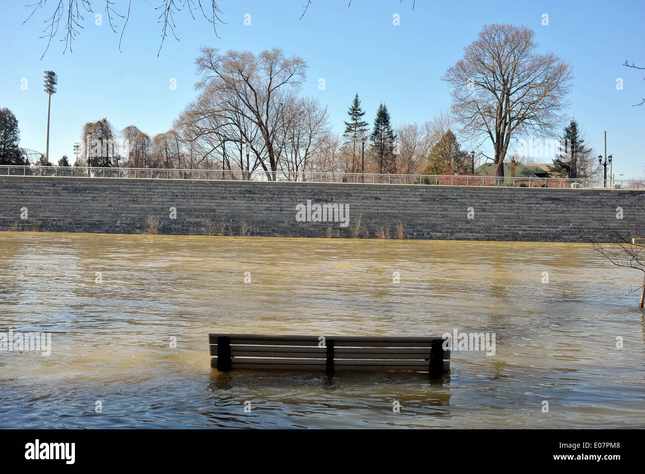 In Kanada den Fluss Themse in London - Ontario Überschwemmungen nach heftigen Regenfällen. Stockfoto