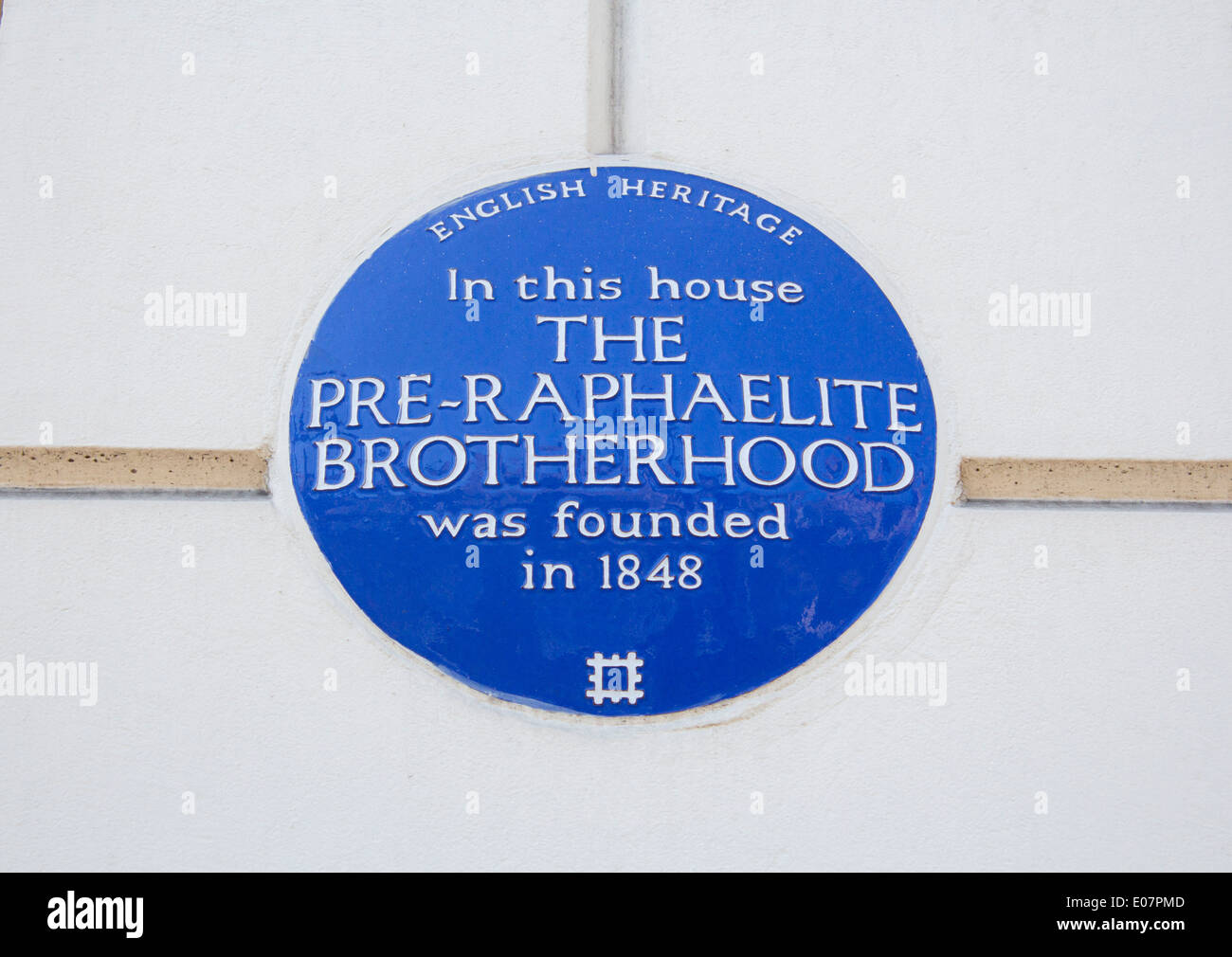 Blaue Plakette am Haus in Gower Street zum Gedenken an den ersten Treffpunkt der Präraffaeliten Kunstbewegung London England UK Stockfoto