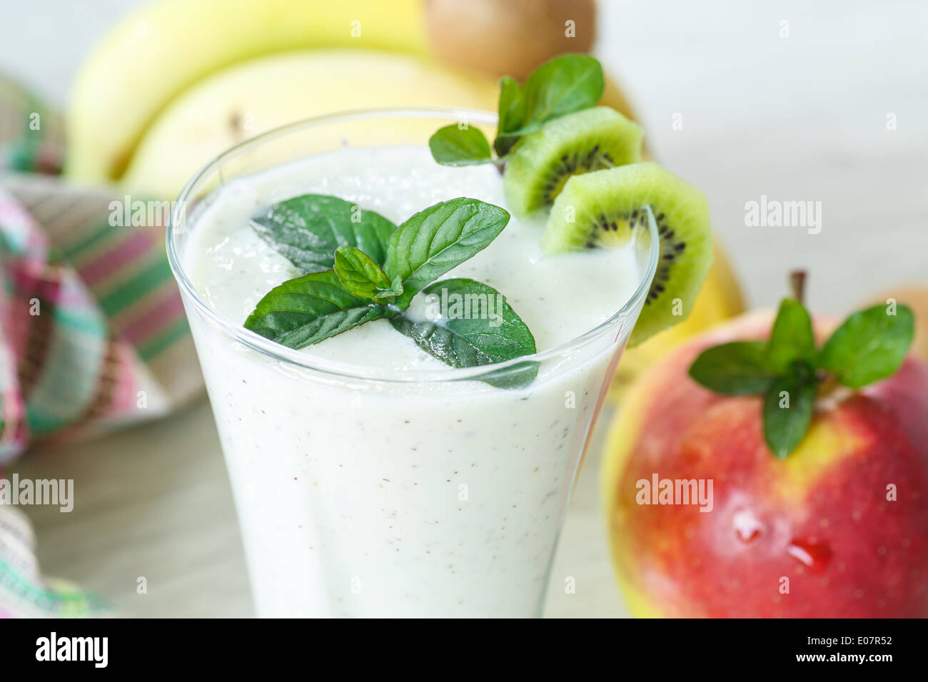 Kiwi apples -Fotos und -Bildmaterial in hoher Auflösung – Alamy