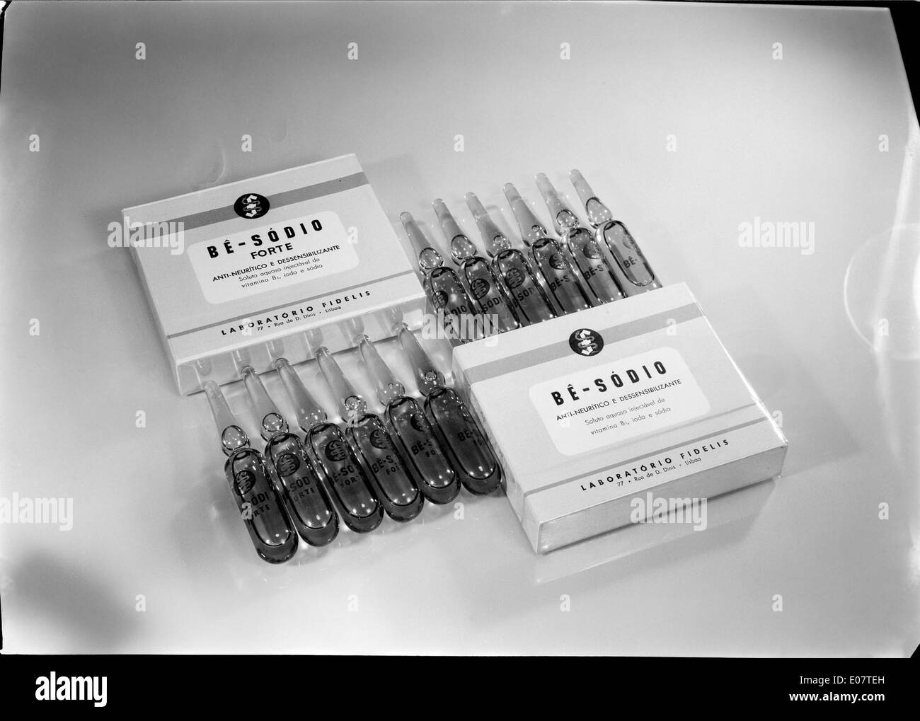 Laboratório Fidelis in Lissabon, Portugal, ist an der pharmazeutischen Arbeit beteiligt und konzentriert sich auf die Entwicklung und Herstellung von Arzneimitteln. Das Labor ist ein bedeutender Akteur in der portugiesischen Pharmaindustrie. Stockfoto