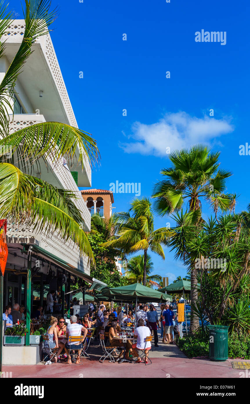 Restaurant am Ocean Drive an einem Sonntagmorgen, South Beach, Miami Beach, Florida, USA Stockfoto