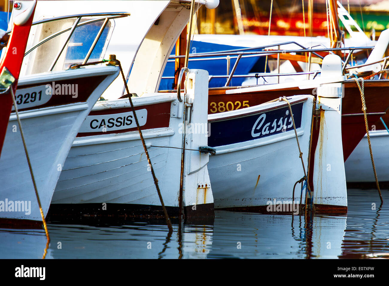 Europa, Frankreich, Bouche-du-Rhône, Cassis. "Brown", einem typisch provenzalischen Fischerboot. Stockfoto