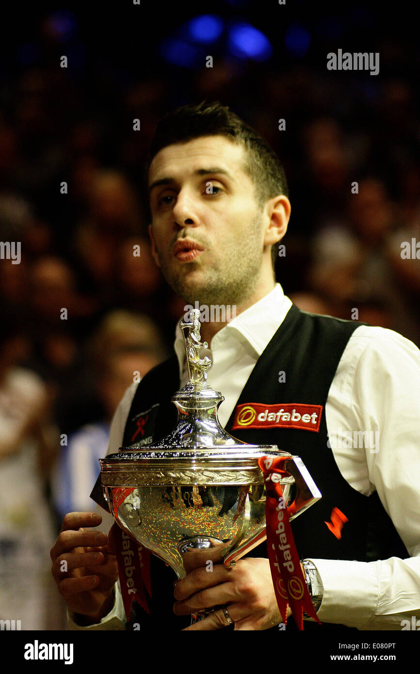 Mark Selby schlägt Ronnie O'Sullivan 18-14 gewinnen World Snooker Finale 2014 Stockfoto